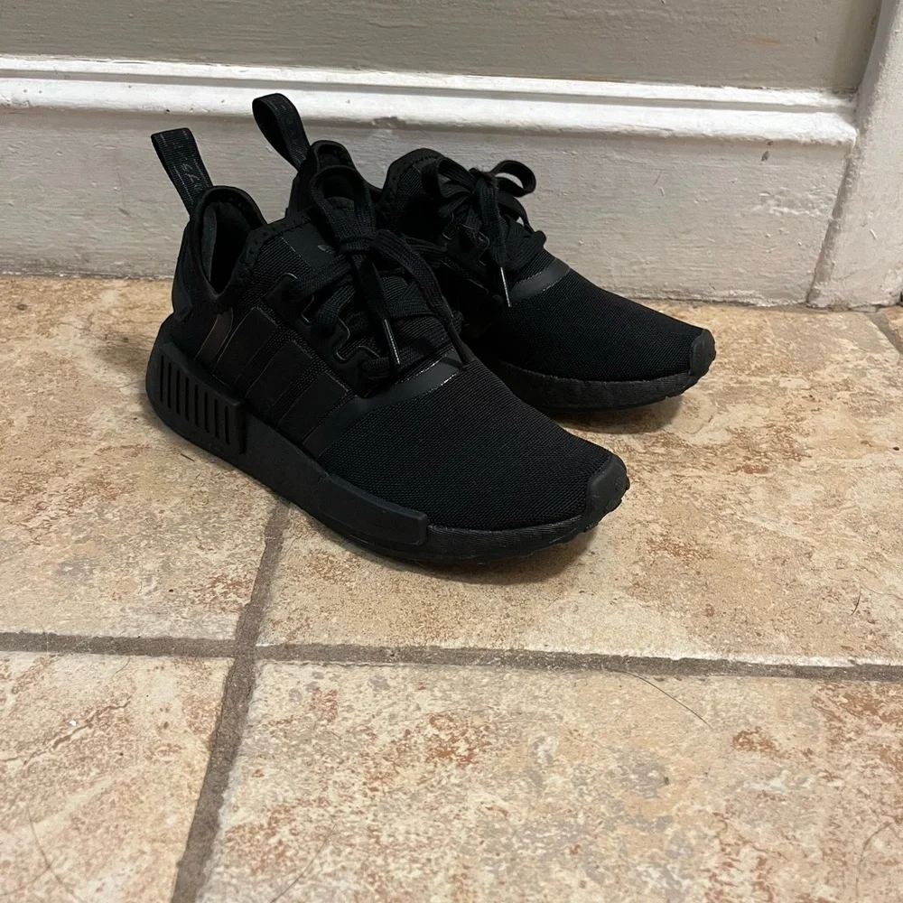 Adidas NMD_R1 shoes - Picture 2 of 8